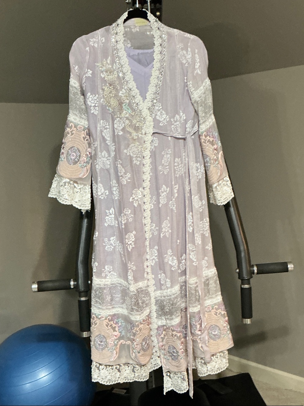 Farah talib aziz S 4 piece C 18 Delicate Lace-Trim Lilac Embroidered Robe